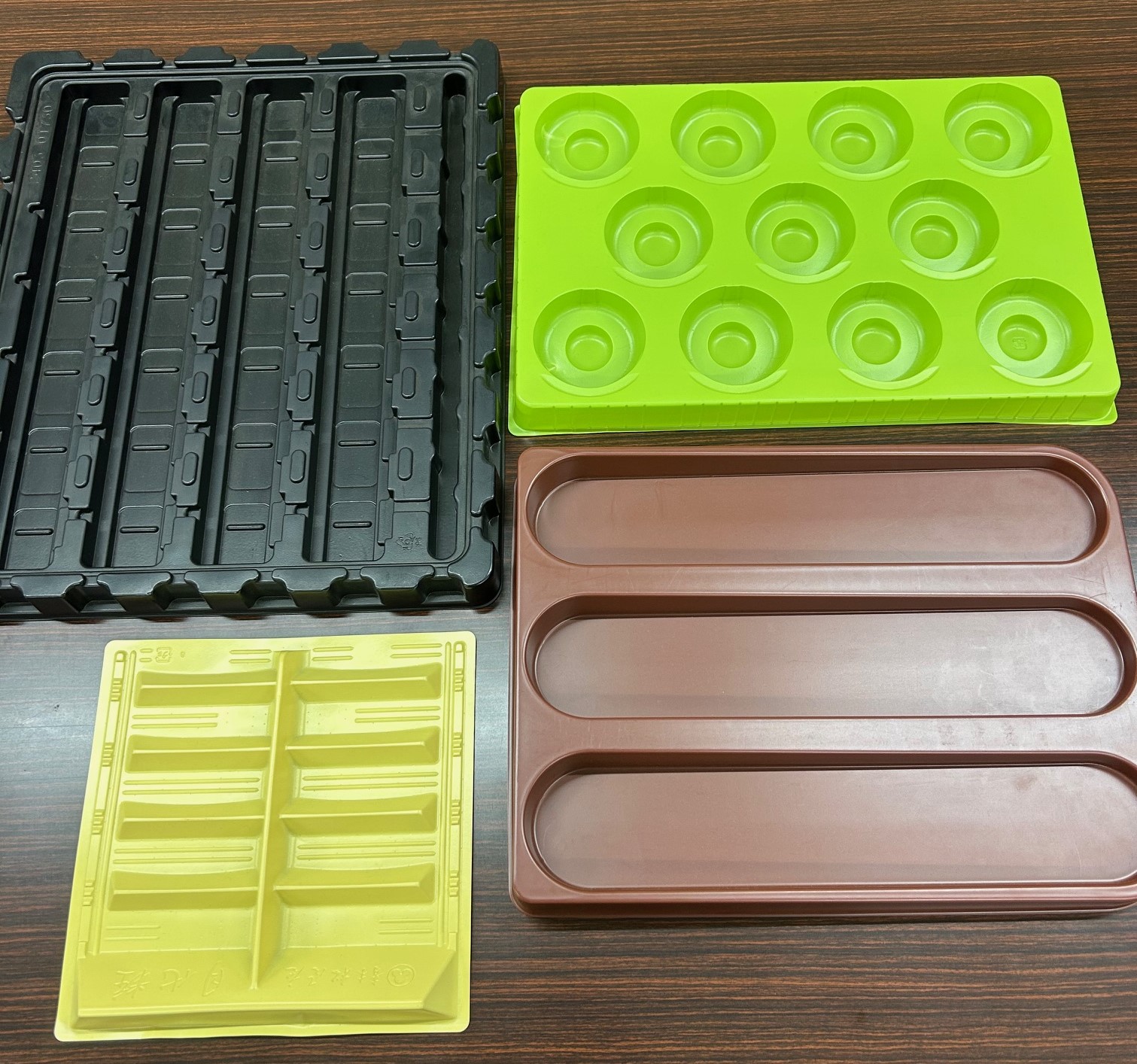 設計から印刷トレーや一般トレーの作成が可能です。