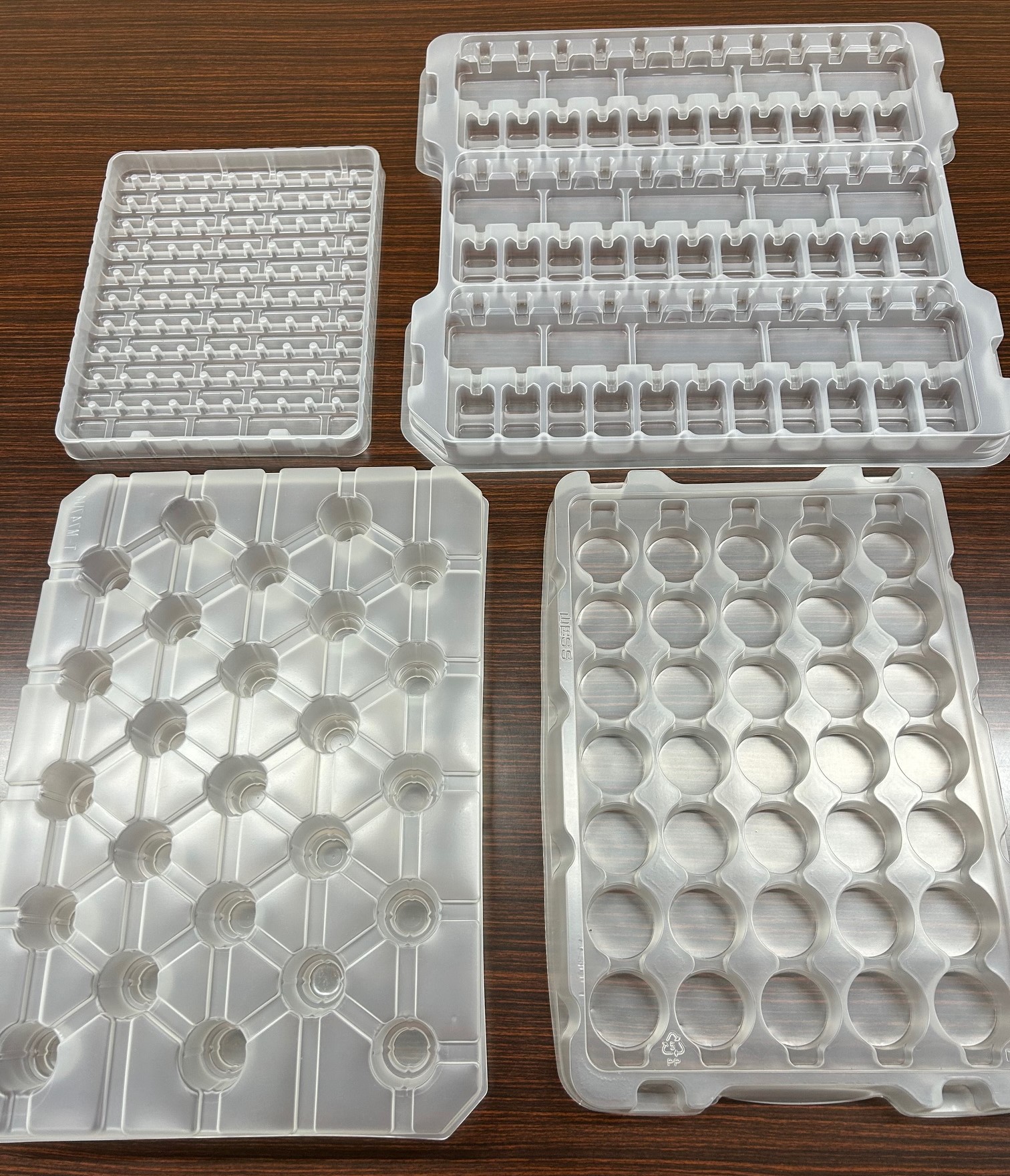 設計から印刷トレーや一般トレーの作成が可能です。