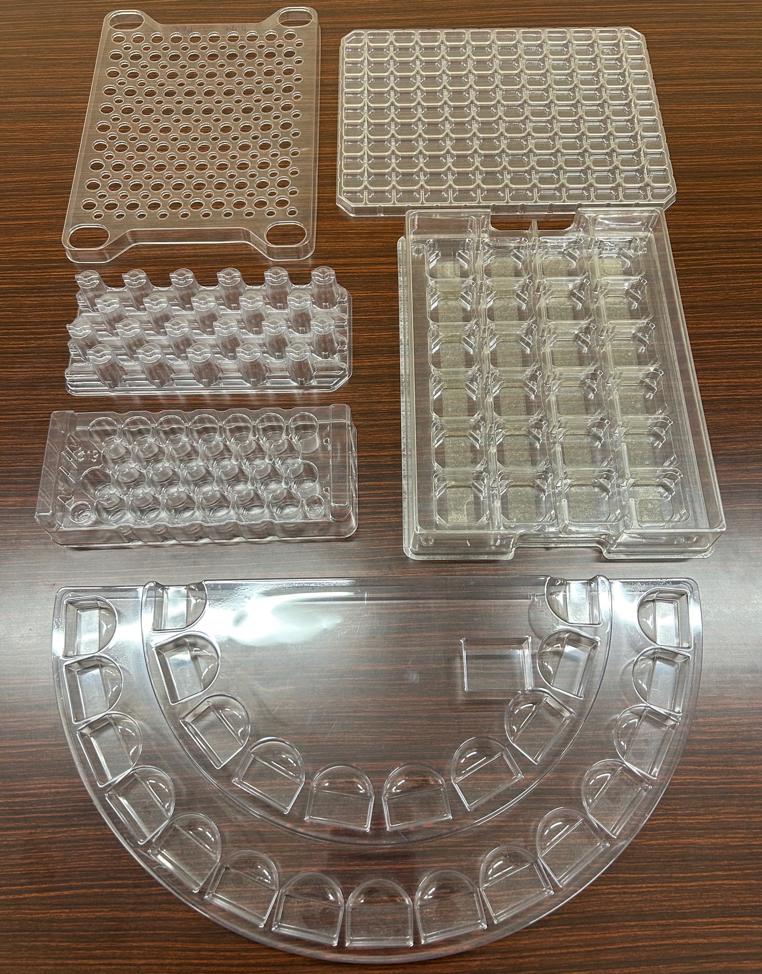 設計から印刷トレーや一般トレーの作成が可能です。